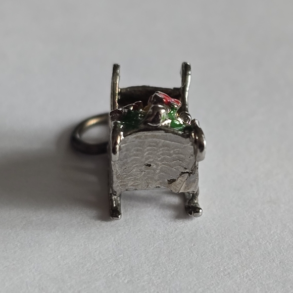 Vintage Santa Sleigh charm with gifts Christmas enamel pendant silver tone - Picture 5 of 10